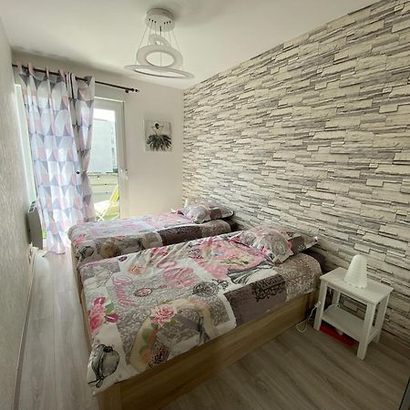 Appartement Victoria-T2-41m2-Balcon, wifi, linge, produits, ménage inclus à Reims Extérieur photo